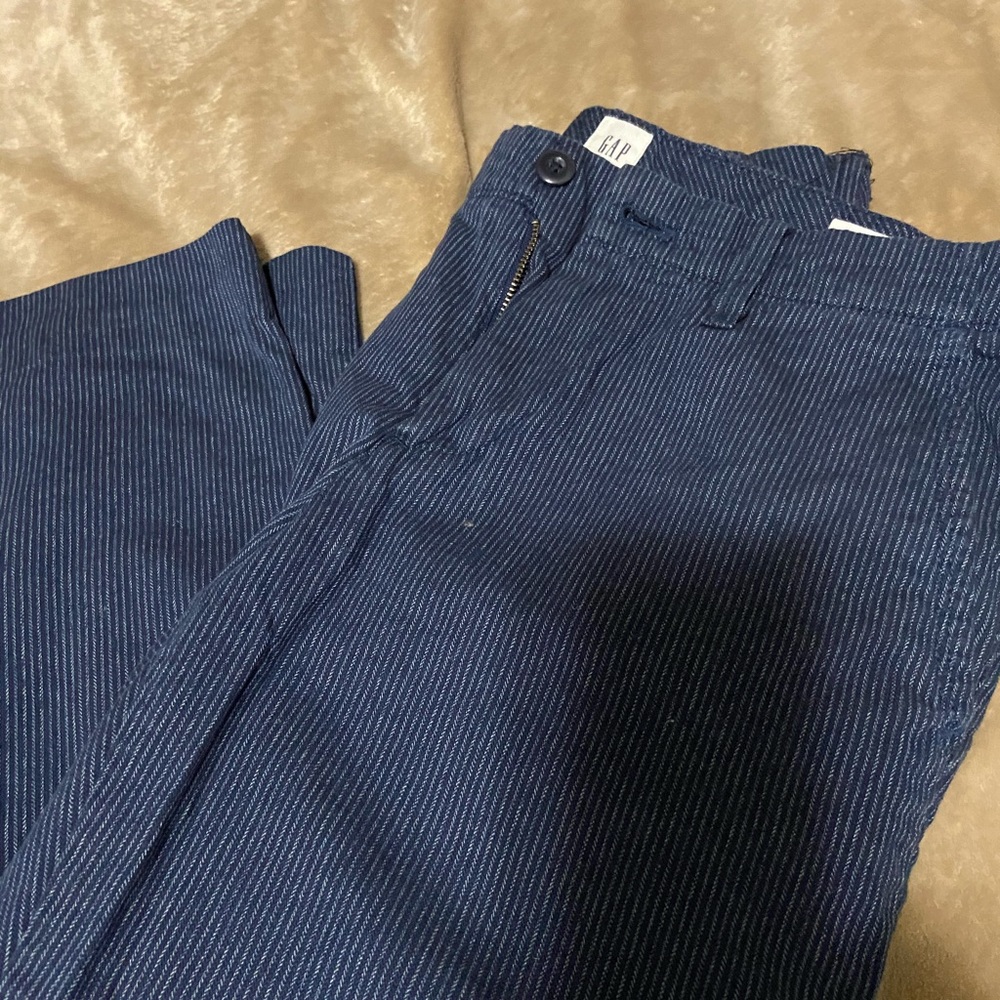Gap blue denim pin stripe design. Preowned.